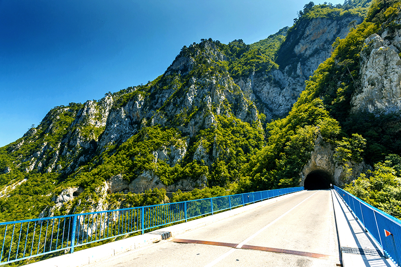 дорога к Черному озеру в Черногории