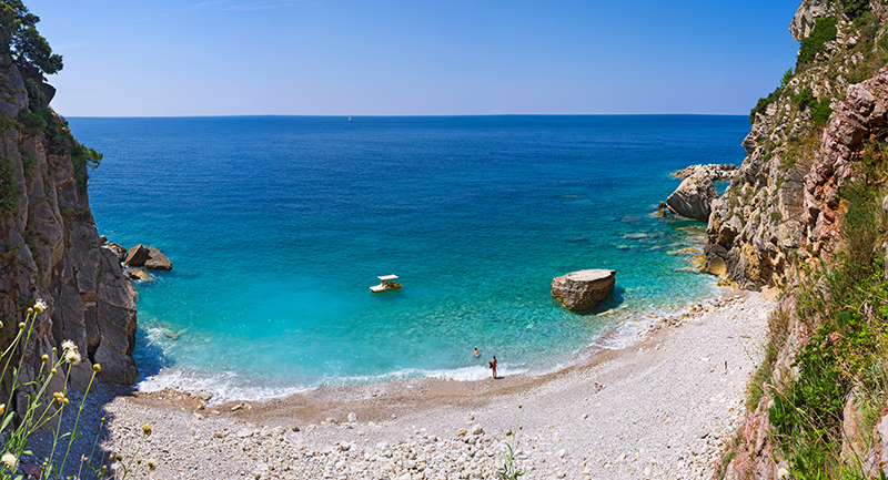 уединенный пляж Черногория